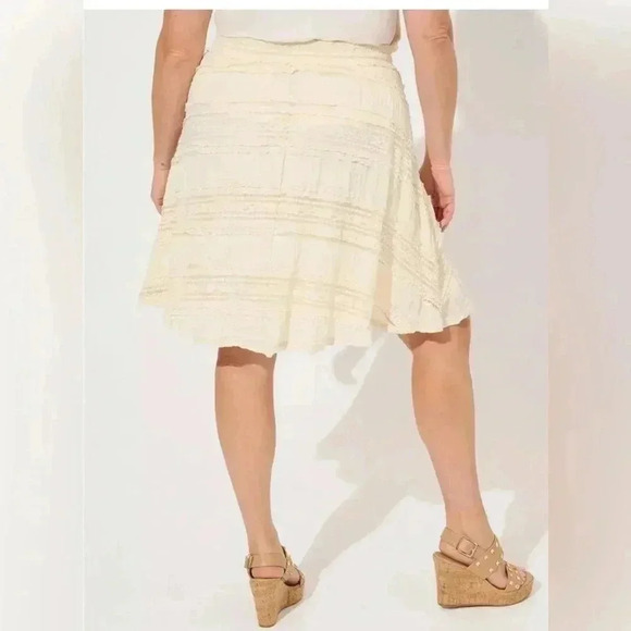 Torrid NWT Ivory Lace Smocked Waist Skater Skirt 4X P52 - Picture 4 of 14